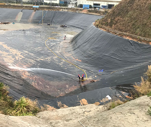 土默特右废水池清理