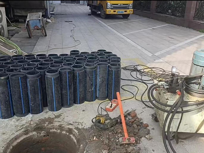 土默特右PE置换管厂家 DN315置换管 非开挖管短管置换